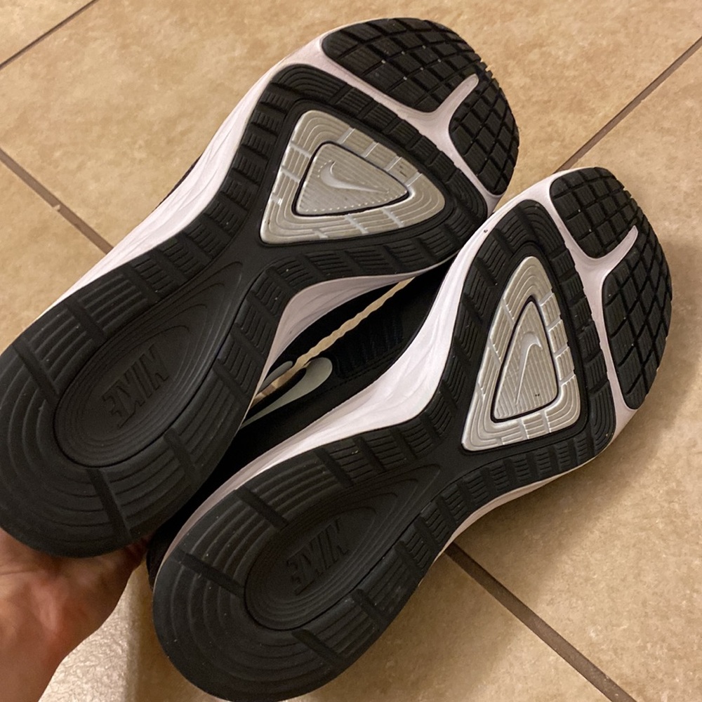 Nike Shoes - Picture 3 of 4